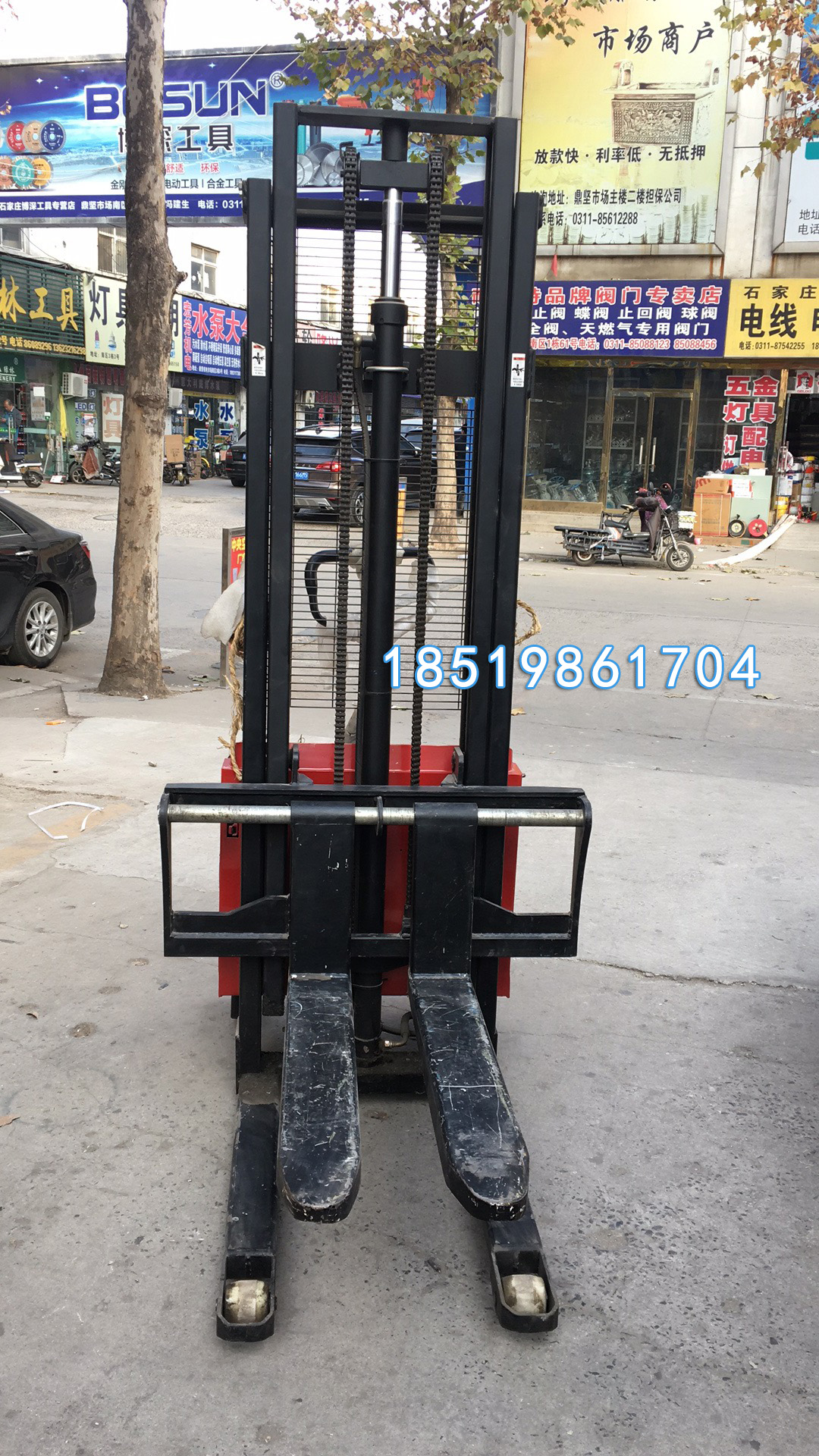 電動(dòng)液壓搬運(yùn)車(chē)用于裝卸車(chē)